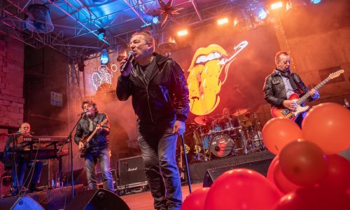 Pogledajte atmosferu na koncertu Prljavog kazališta na Stradunu