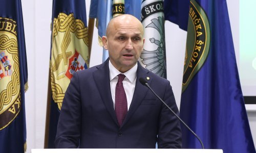 Ministar Anušić u prvom posjetu Hrvatskoj kopnenoj vojsci u Karlovcu