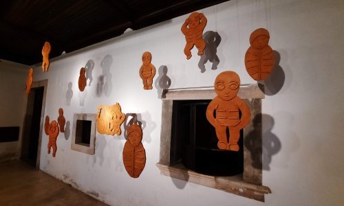 Izložba Manuele Pauk 'Slatki svetci' u Etnografskome muzeju