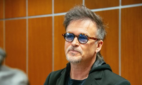 Zlatan Stipišić Gibonni u Novom Sadu klečao pred srpskom pjevačicom