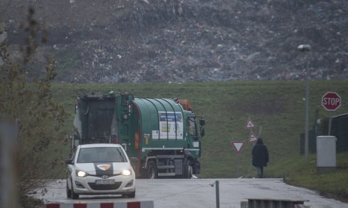 Odvoz smeća u Zagrebu smanjen za 50 posto, kamioni na deponij ulaze jedan po jedan