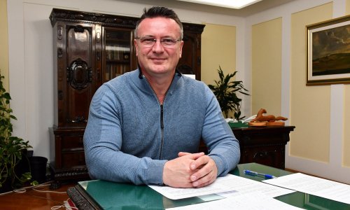 Vodi najsiromašniju županiju, a kupio je pet automobila za 220 tisuća eura