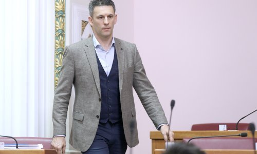 'Članska iskaznica bit će ključna u napredovanju državnih službenika'