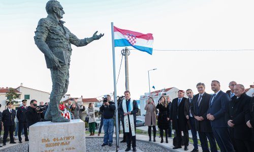 Neke podsjeća na burnu hrvatsku povijest, a neke na Niku Kovača: Kako se vama sviđa novi spomenik Tuđmanu?