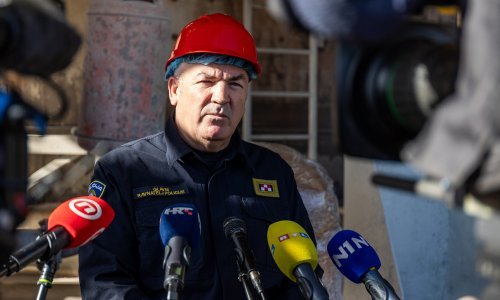 Glavni ravnatelj policije kao dužnosnik uz plaću uzimao i naknade za obične policajce