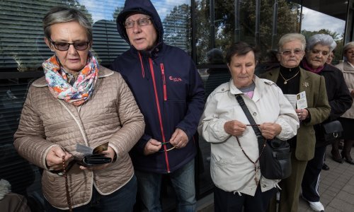 Dok oni ispisuju djecu s vjeronauka, vi molite i izumirete kao dinosauri