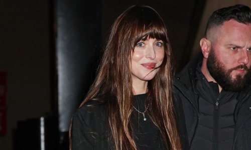 Ne zna se što je bolje - haljina ili kaput: Slavna brineta očarala u svjetlucavom stajlingu