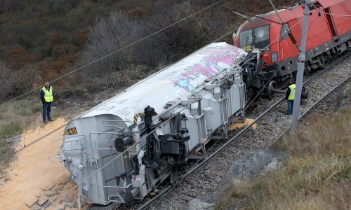 Očevidac o nesreći na pruzi: 'Vlak je brzo prošao, a onda se sve srušilo'