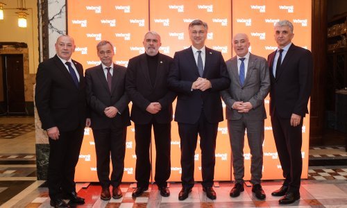 Premijer, ministri, doajeni HDZ-a... Tko je sve došao na predstavljanje nove knjige o Tuđmanu