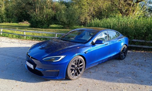 Vozili smo Teslu Model S: Znameniti električni supersportaš velike snage i velikog dometa