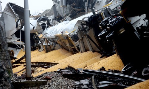 HŽ Infrastruktura poziva građane da ne skupljaju kukuruz iz prevrnutog vlaka