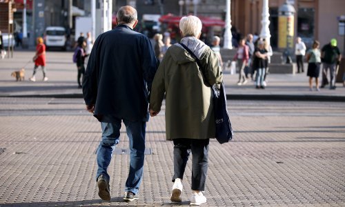 Provjerili smo kakvi darovi stižu umirovljenicima u izbornoj godini
