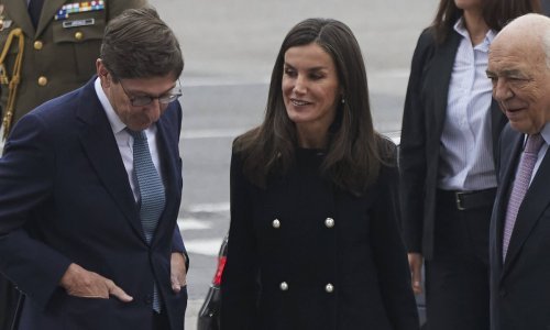 Modna investicija: Elegantan kaput, kakav nosi kraljica Letizia, uvijek će biti in