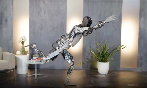 Teslin robot Optimus naučio je plesati kao Elon Musk