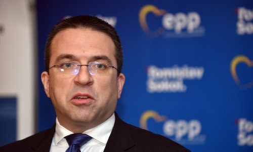 Pogledajte rasplesanog hrvatskog eurozastupnika na šanku u noćnom klubu