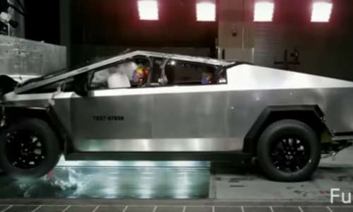 Teslin Cybertruck u crash testu uništava sve ispred sebe