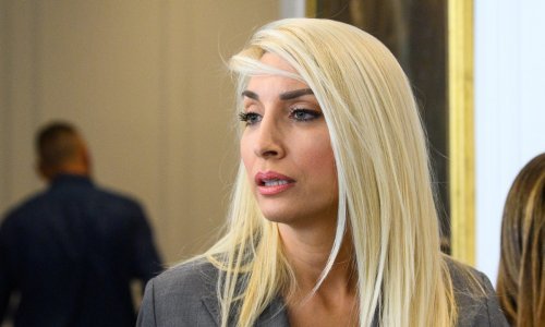 Čizmice Fani Kerum plijenile sve poglede, takve furaju Beyonce i Rihanna