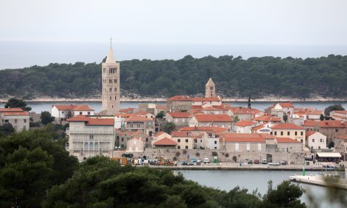 Nakon što je Otočac spriječio projekt senjske tvrtke Južni ogranak, ona bacila oko na Rab