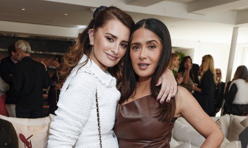 Kožna haljina naglasila obline Salme Hayek i u drugi plan 'bacila' prelijepu Penelope Cruz