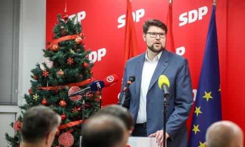 Peđa Grbin: Premijer je kukavica, i to velika