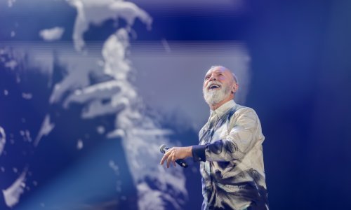 Dino Merlin preplavio Zagreb emocijama; pogledajte atmosferu s posljednjeg koncerta u Areni