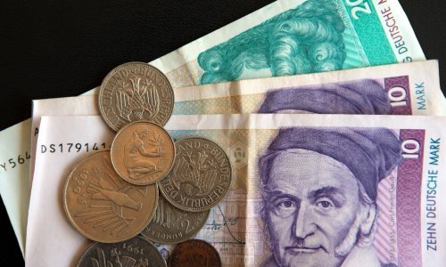 Uveli su euro prije 22 godine, a u opticaju je još 12,2 milijarde maraka