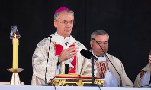 Božićna poruka nadbiskupa Kutleše: Pozvani smo održavati Isusovu ljubav i suosjećanje