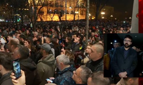 Prosvjed srpske oporbe nastavio se i nakon ponoći, čelnici započeli štrajk glađu