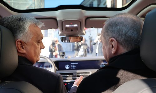 Orban Erdoganu darovao konja, a ovaj njemu električni auto s 435 'konja'