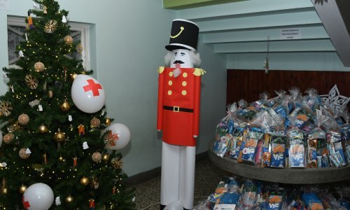 Hrvatski Crveni križ osigurao darove za 2500 djece u riziku od siromaštva