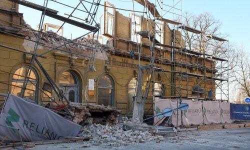 Urušio se balkon u središtu Siska, ozlijeđena dva radnika