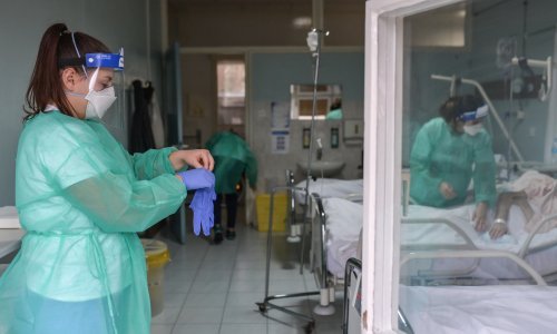 Zbog korone opet velik pritisak na prijemne ambulante, testovi se prodaju kao ludi