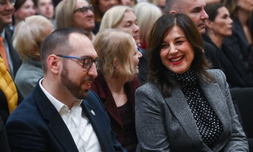 Sanja Musić Milanović na promociji knjige: Privlačila je poglede u točkastom izdanju