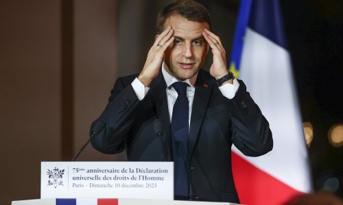 Usvojen sporan zakon o migrantima, Macron od desnice dobio 'poljubac smrti'