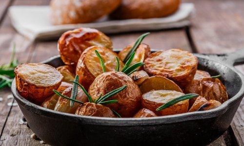 Sočni iznutra, hrskavi izvana: Evo kako napraviti najukusnije pečene krumpire ikad