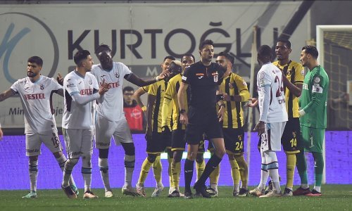 Novi skandal u Turskoj; igrači zbog sporne sudačke odluke naglo napustili teren