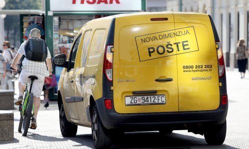 Opljačkan poštar ispred pošte u Zagrebu, policija traga za razbojnikom