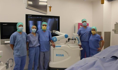 Korak naprijed u ortopediji – bolnica Akromion unapređuje zdravstvenu skrb uvođenjem robotske ugradnje proteze koljena