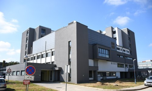 Mladić skočio sa šestog kata koprivničke bolnice, bore mu se za život
