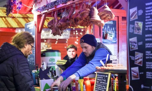 Pogledajte kako izgleda zagrebački Advent pod večernjim svjetlima