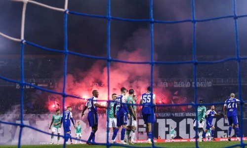 Zbog ogromne bakljade, topovskih udara te ružnih povika oštro kažnjeni Hajduk i Dinamo!