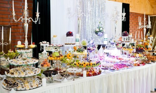 Više od 700 radnika Airbusa otrovalo se hranom na domjenku