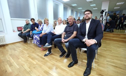 SDP Fuchsu: Ispričaj se nastavniku jer si bez dokaza rekao da je pijan!