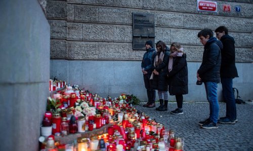 Češka tuguje za žrtvama masakra u Pragu, ovako to izgleda