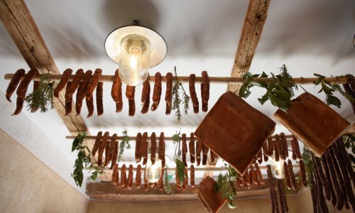 Krađa u Lasinji: Otuđeni suhomesnati proizvodi, šteta veća od 800 eura