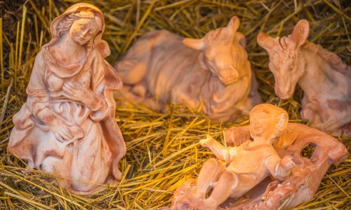 Bijes u Italiji: Umjesto Marije i Josipa svećenik stavio dvije majke Isusa