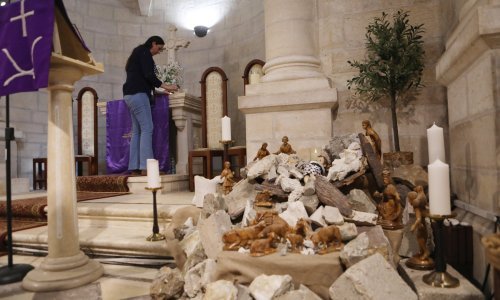 Sumorno božićno bdjenje u Betlehemu dok na Gazu padaju bombe