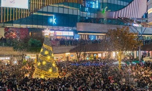 Božić u Kini između sjajnih ukrasa i brige zbog stranog utjecaja
