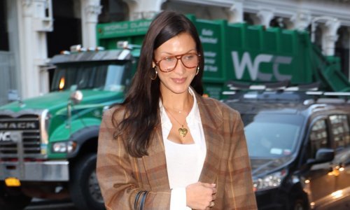 Vintage komadi njezina su opsesija, a ovom torbicom ukrala je svu pozornost