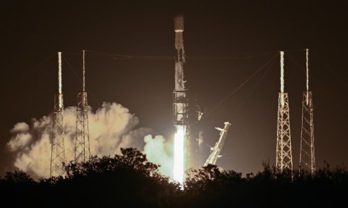 Povijesna raketa SpaceX-a prevrnula se na brodu-platformi pri povratku na Floridu